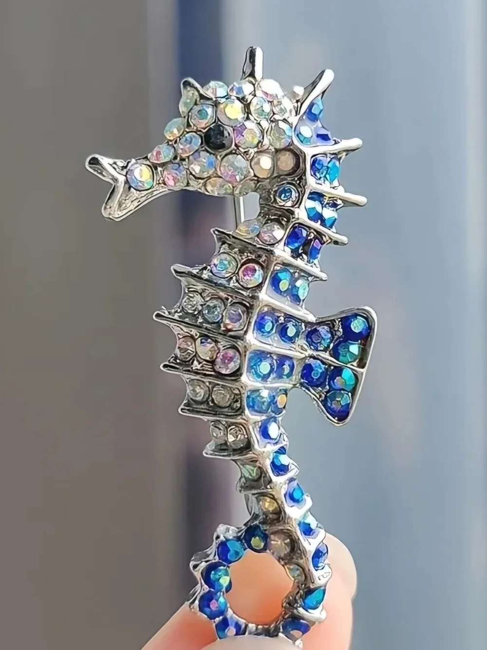 Trendy Blue Multicolor Rhinestone Animal Print Seahorse Brouche NIP.